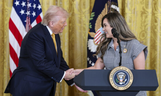 Trump, First Lady Celebrate Military Mothers at White House