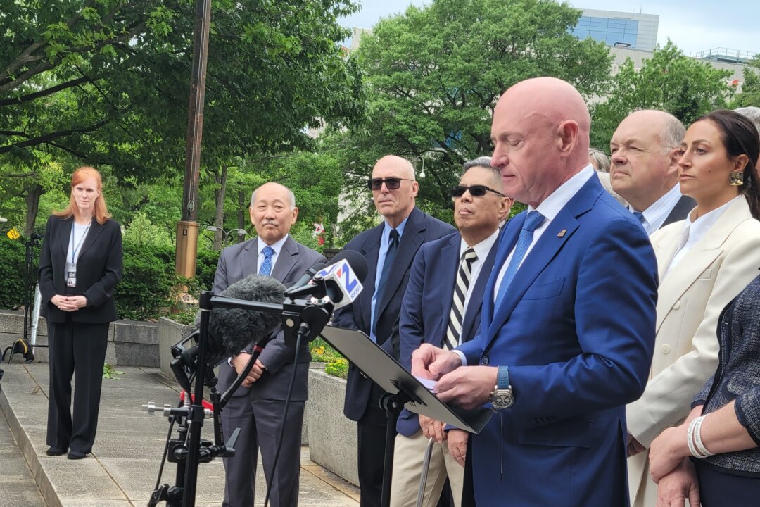 Appeals Court Appears Likely to Reject Hegseth’s Claim Against Sen. Kelly