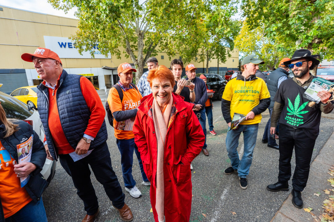 Cover image for Hanson Says She Will ‘Shake the Hand’ of Volunteer Who Clashed With Liberal Senator