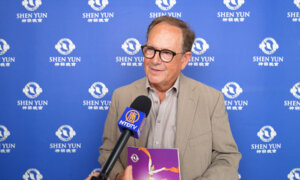 At Shen Yun in Paris, Former CFO Finds ‘Inner Peace’