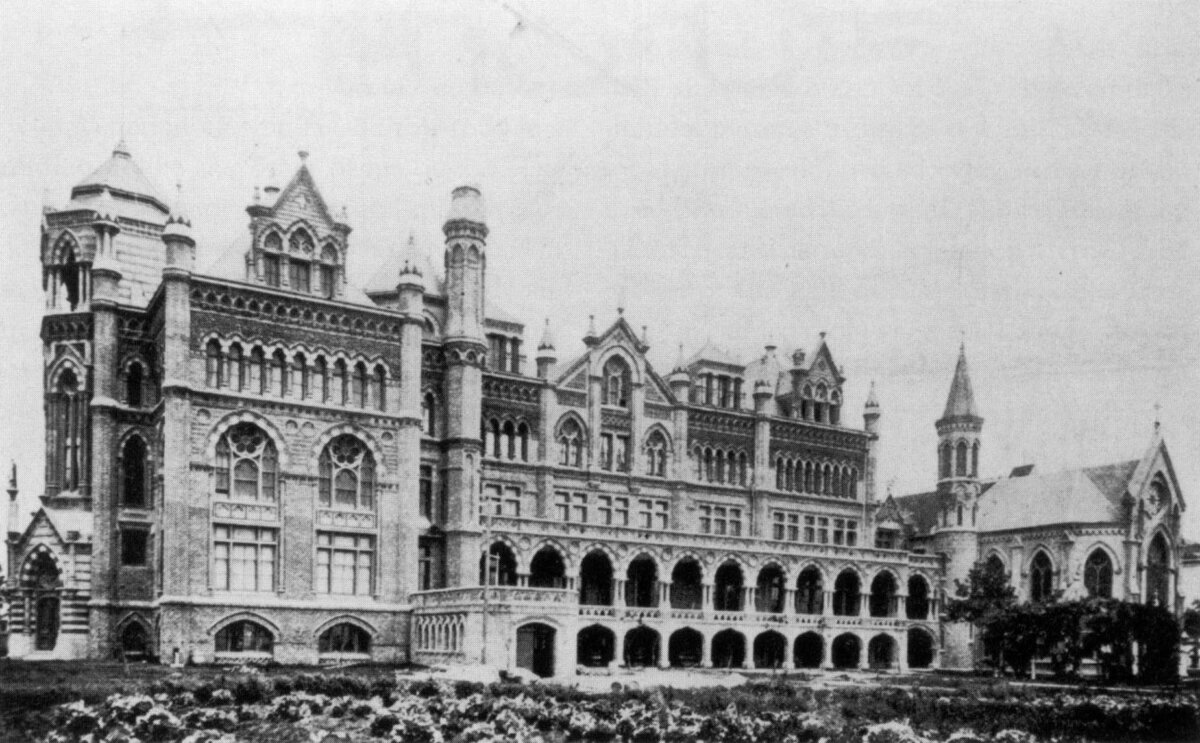 The Ursuline convent in Galveston, Texas, before the 1900 Galveston hurricane. (Public Domain)