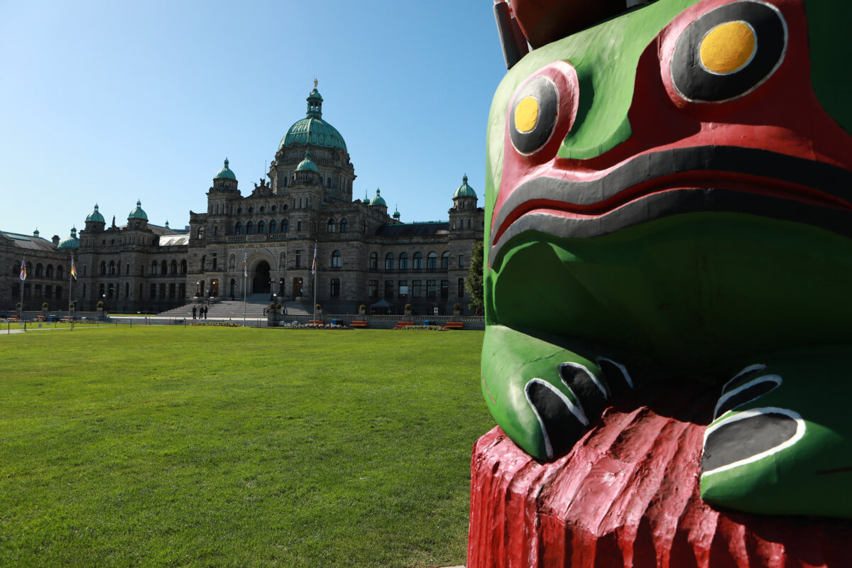 The Knowledge Totem pole carved by indigenous artists on the front lawn of the legislature at Victoria, B.C., on May 8, 2024. (The Canadian Press/Chad Hipolito)