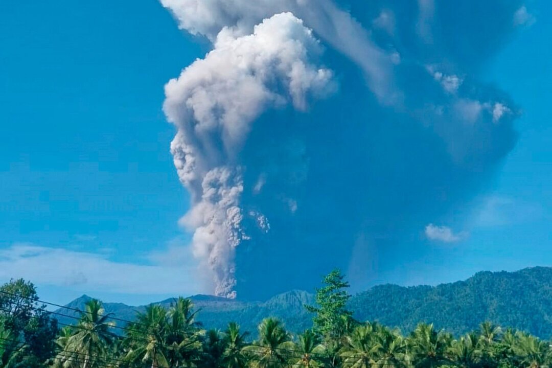 Cover image for Volcanic Eruption on Remote Indonesian Island Kills 3 Hikers