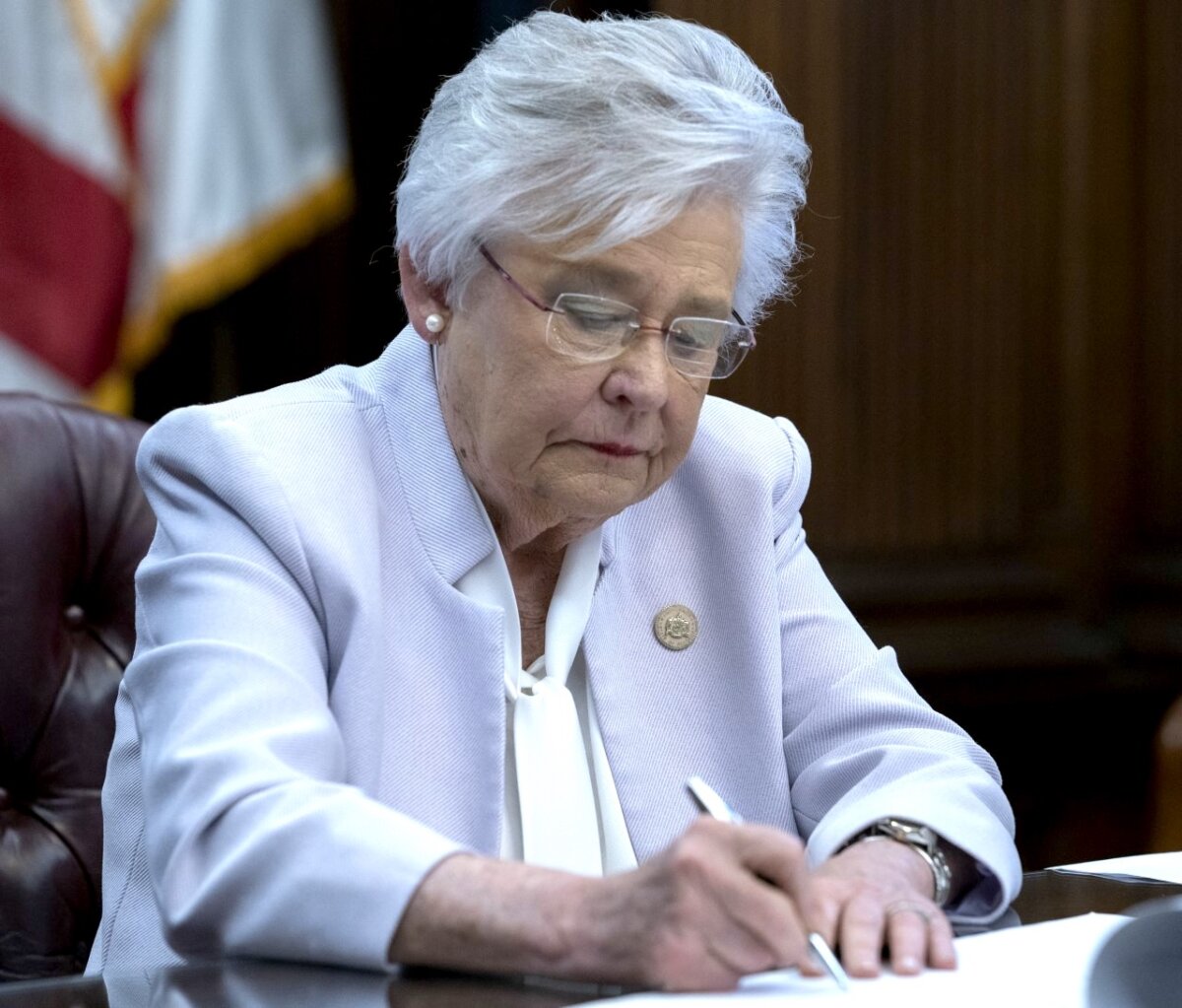 Alabama Gov. Kay Ivey signed the bill to ban vaccine passport on May 24, 2021. (Courtesy of Gov. Kay Ivey Office)