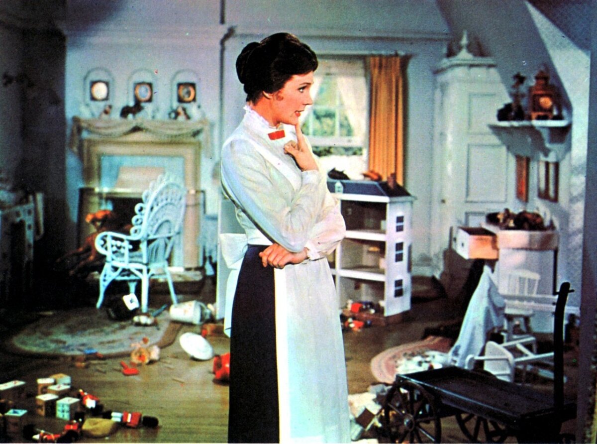 Mary Poppins (Julie Andrews) brings joy into children's lives, in "Mary Poppins." (Walt Disney Pictures/MovieStillsDB)