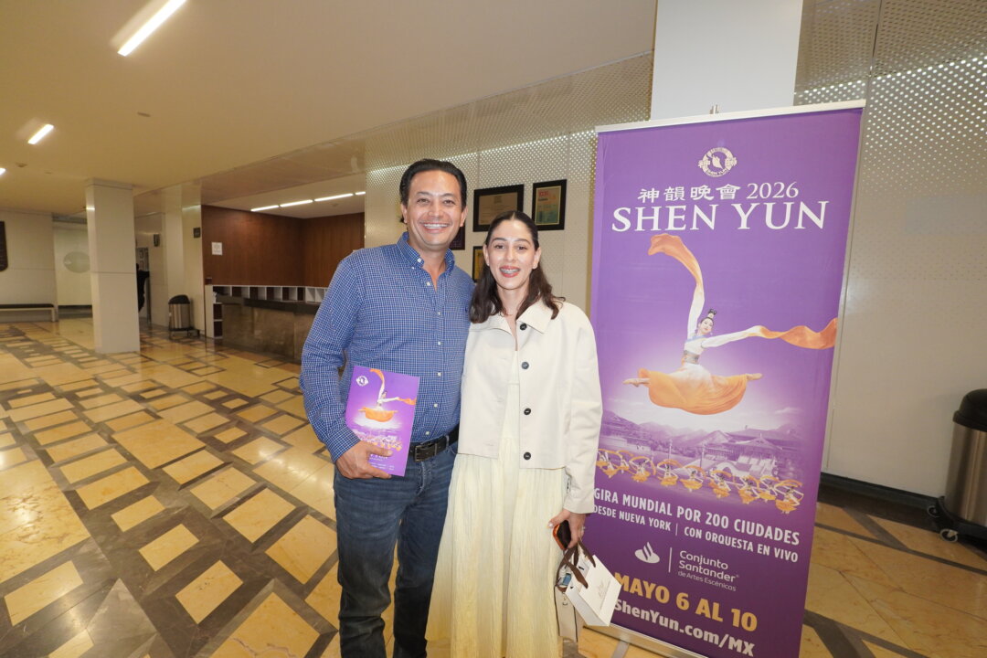 José Muñoz and Yazbek Anguiano attended Shen Yun Performing Arts at the Santander Performing Arts Ensemble in Plácido Domingo Hall on May 9, 2026. (Lily Yu/Epoch Times)