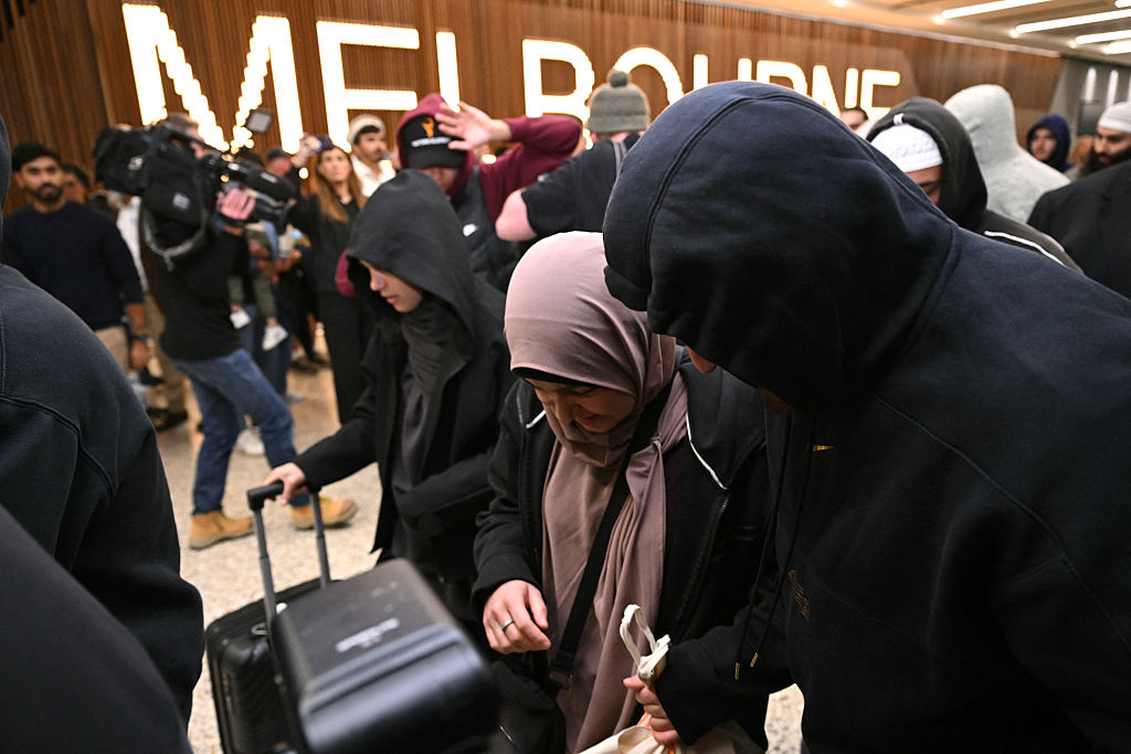 2nd ‘ISIS Bride’ Group Leaves Syrian Refugee Camp for Australia