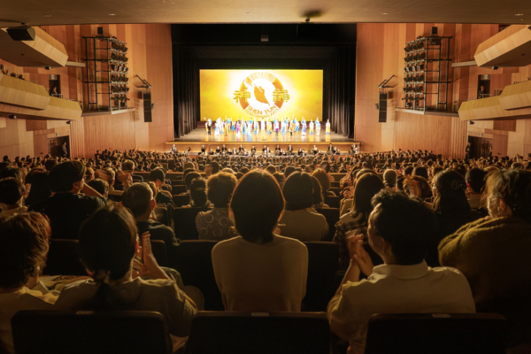 Shen Yun Performing Arts' curtain call at Fukuoka Civic Hall in Fukuoka, Japan, on the afternoon of May 6, 2026. (Li Mo/The Epoch Times)