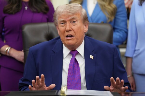 Trump Says US–Iran Ceasefire on ‘Life Support’