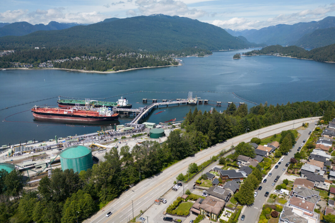 Canadians Increasingly Favor Economic Growth Over Environmental Stewardship in Energy Policy: Poll