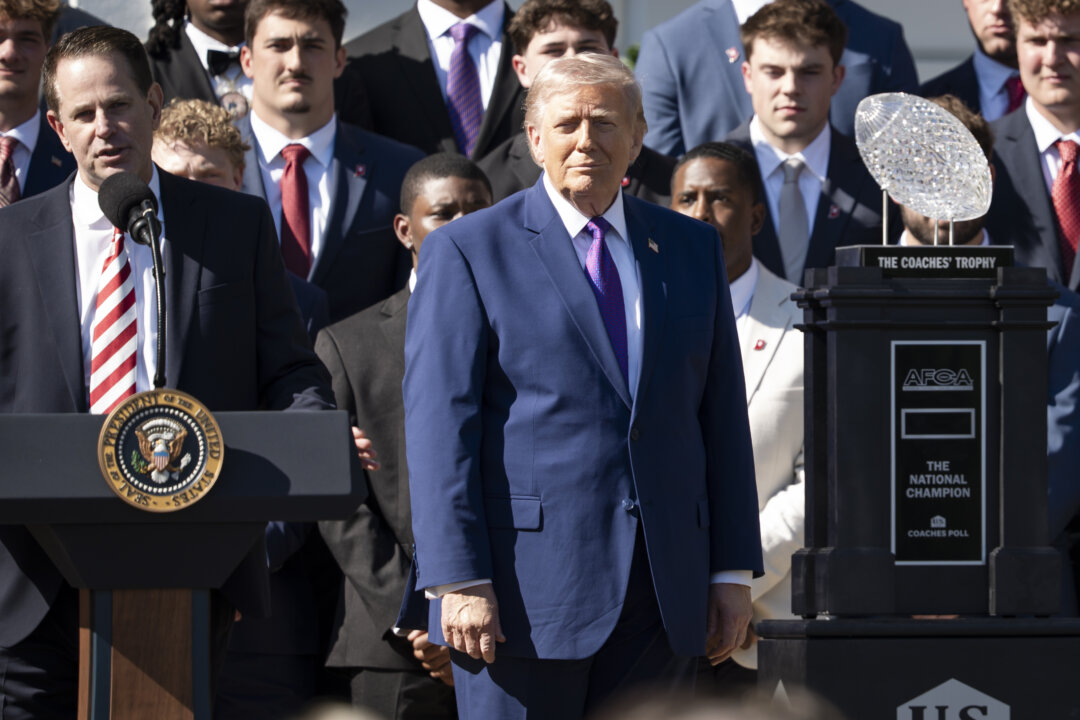 Tech, Business Leaders Set to Accompany Trump on China Trip