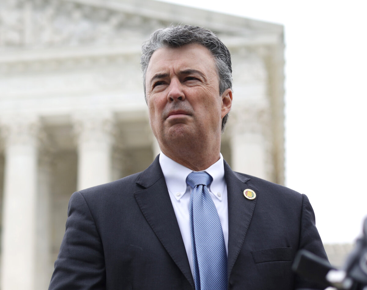 Alabama Attorney General Steve Marshall speaks to members of the press at the U.S. Supreme Court in Washington on Oct. 4, 2022. (Alex Wong/Getty Images)