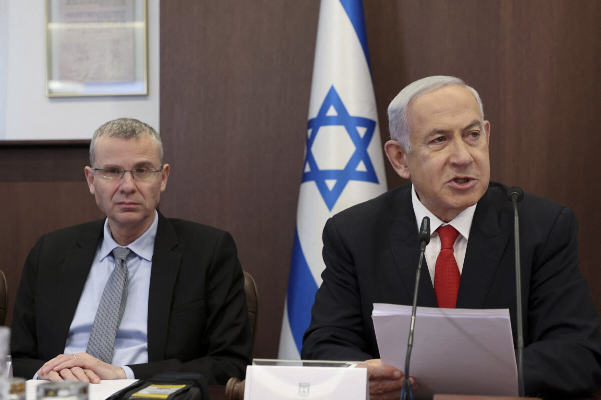 Israeli Prime Minister Benjamin Netanyahu (R) chairs the weekly cabinet meeting, flanked by Justice Minister Yariv Levin, at the prime minister's office in Jerusalem on March 5, 2023. (Gil Cohen-Magen / POOL / AFP)