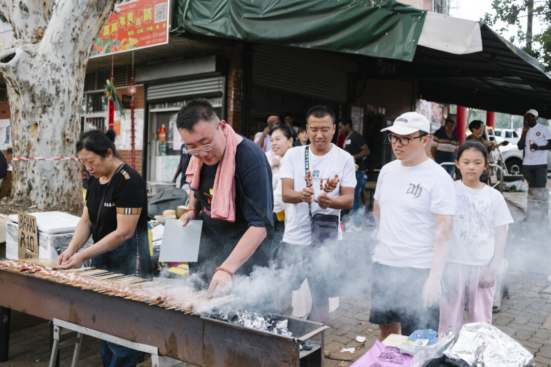 University Graduates Among 4,000 Vying for Spots at China’s First Barbecue Academy