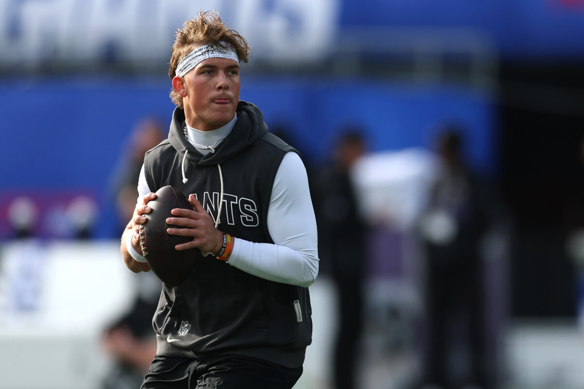 Jaxson Dart #6 of the New York Giants warms up prior to the game against the Minnesota Vikings at MetLife Stadium in East Rutherford, N.J., on Dec. 21, 2025. (Ishika Samant/Getty Images)