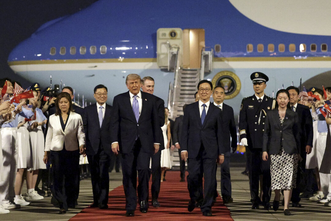 Trump to Kick Off Summit With Xi in Beijing