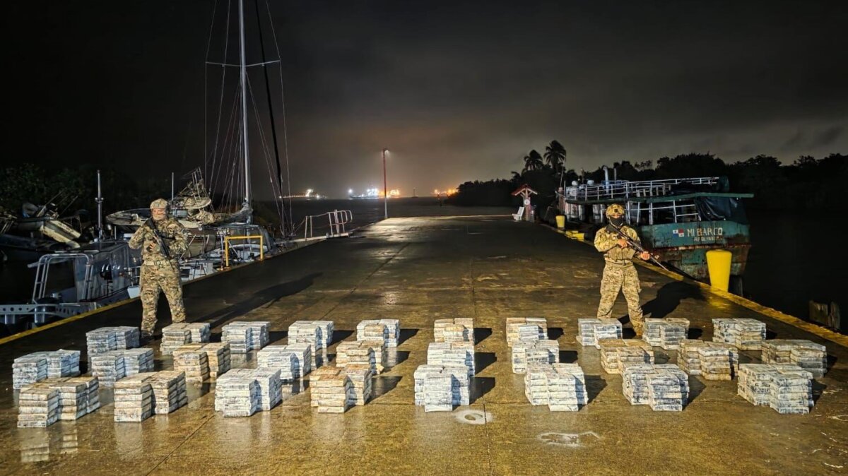 Joint Interagency Task Force South intercepted a Panamanian vessel, and seized around 799 kilograms of cocaine. (Courtesy of the JIATFS)