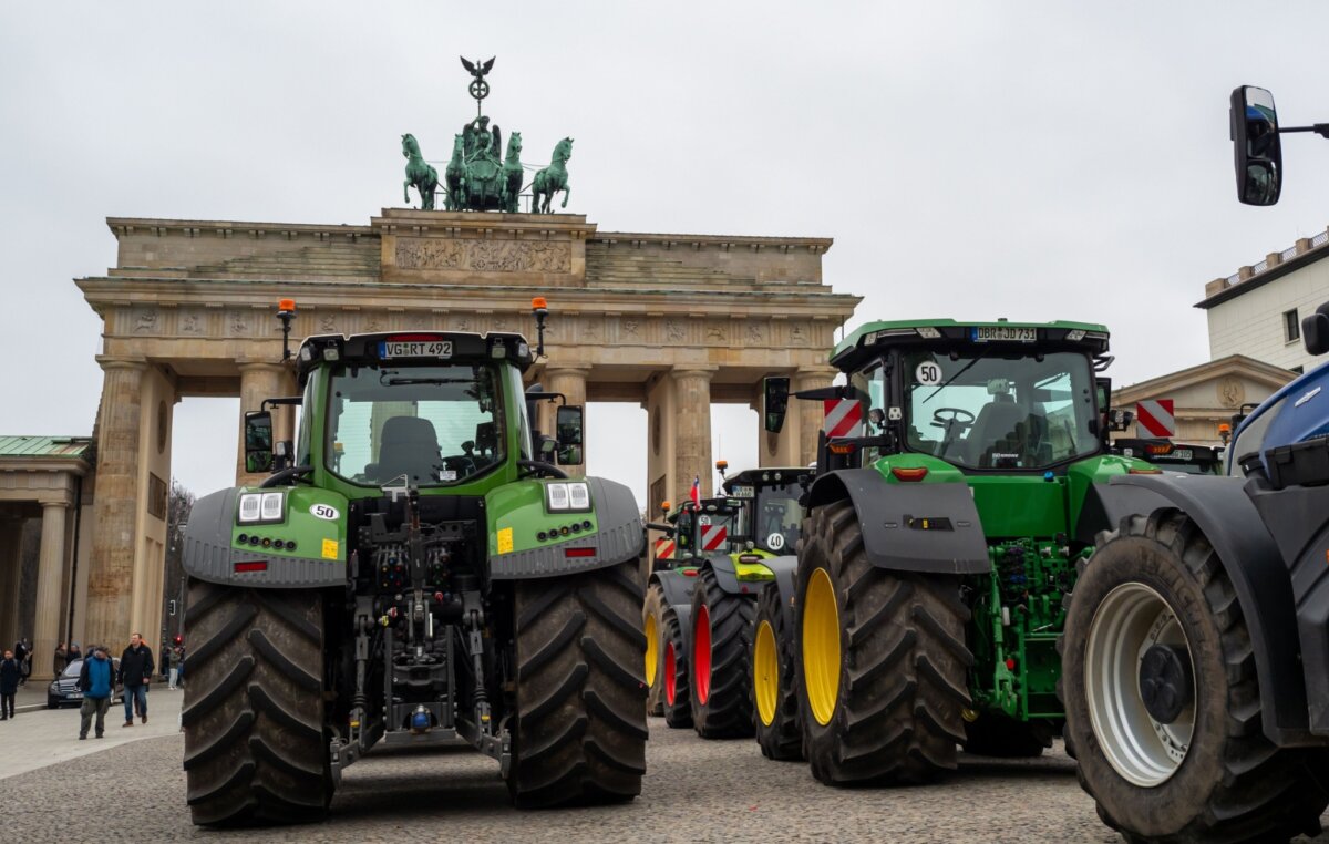 Protesting farmers drove tractors to the Brandenburg Gate in Berlin in 2023. (Jakob Berg/Shutterstock)
