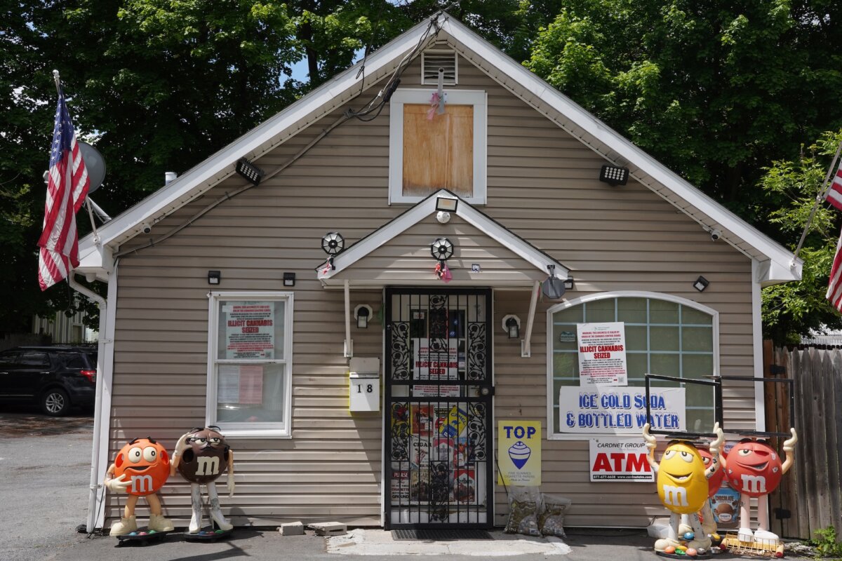 The Green Threads smoke shop, closed by the New York Office of Cannabis Management, in Middletown, N.Y., on May 14, 2026. (Oliver Mantyk/The Epoch Times)