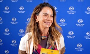 Curitiba Theatergoer Says Shen Yun Brings Harmony and Inner Peace Through Art