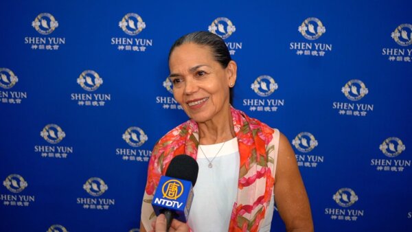 Audience Member Dazzled by Shen Yun’s Dancing and ‘Amazing Visual Effects’