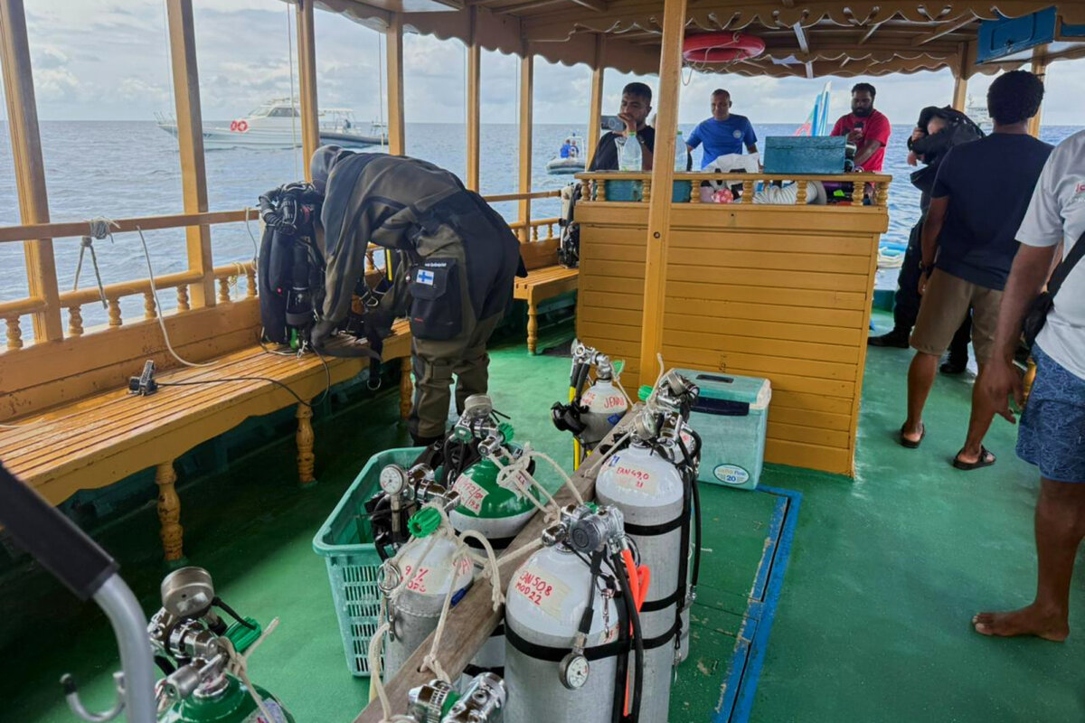 A Finnish diver(L) gets ready to attempt to recover the bodies of two of the four Italians who died deep inside an underwater cave in an atoll earlier this month, at Alimathaa Island, in Vaavu Atoll, Maldives, on May 19, 2026. (Maldives President Media Division via AP)