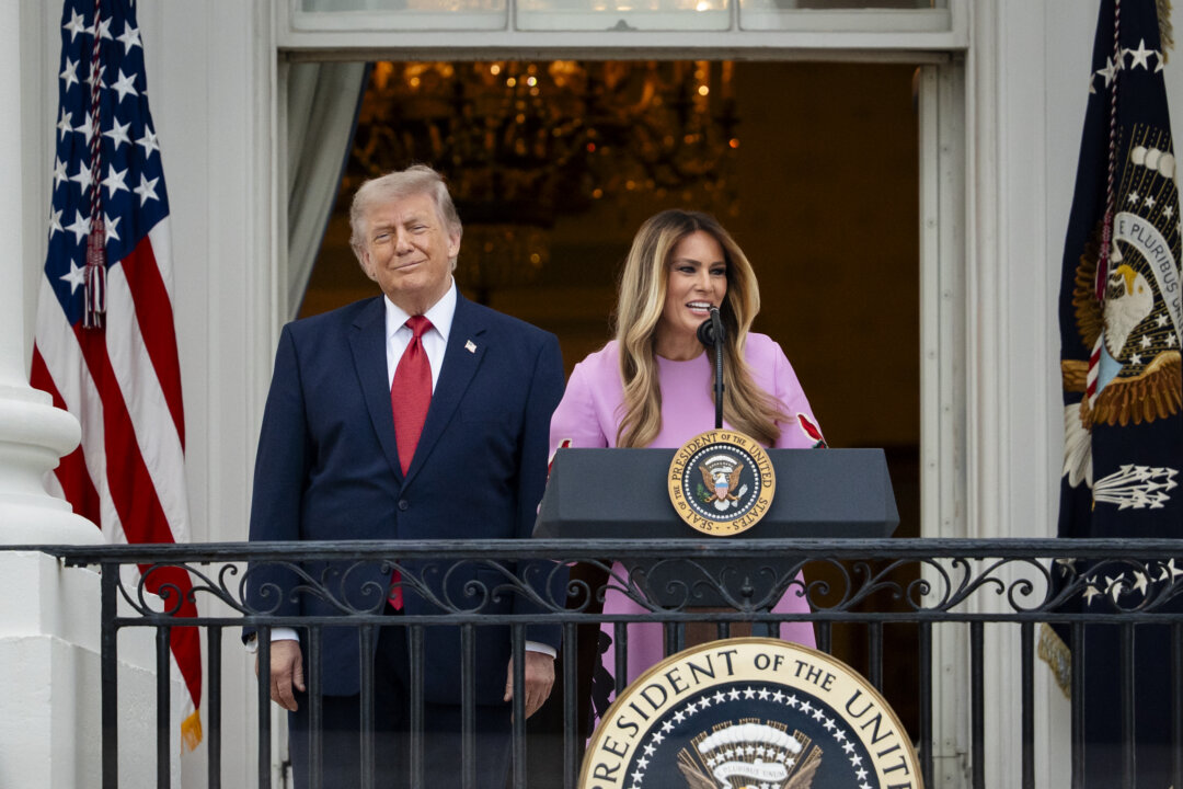 Trump, First Lady Host Annual White House Bipartisan Congressional Picnic