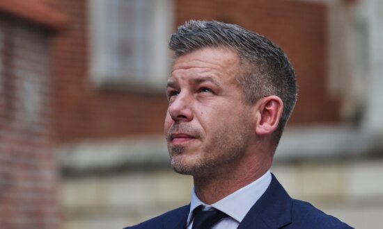 Hungarian Prime Minister Promises to Amend Constitution to Remove President