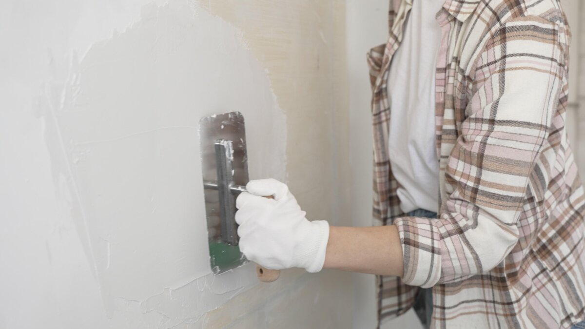 New plastering systems, such as plaster veneers, make plaster walls a little more affordable. (Andrei_R/Shutterstock)