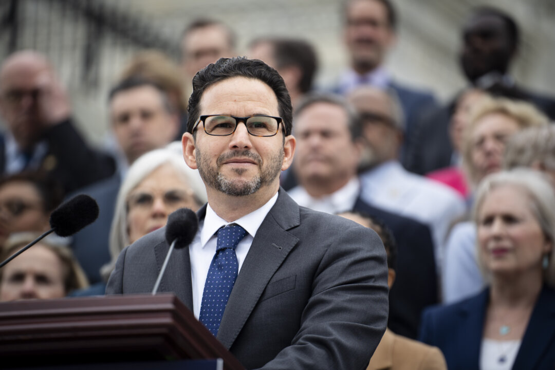 Schatz Tells Democrats to Plan for Divided Government Even If They Win Both Chambers