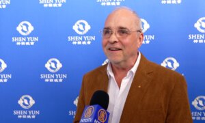 Company Director: Shen Yun Orchestra ‘The Corner Stone’ Carrying the Dancers