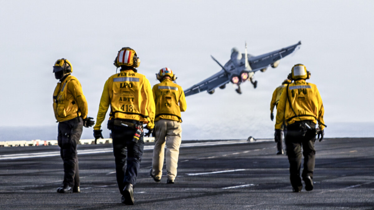 An F/A-18E Super Hornet, attached to Strike Fighter Squadron (VFA) 151, launches from the flight deck of Nimitz-class aircraft carrier USS Abraham Lincoln (CVN 72) during Operation Epic Fury, April 1, 2026. (U.S. Navy photo)