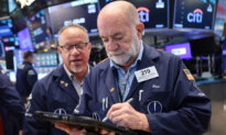 Wall Street Review: S&P 500 Rallies for 8th Week, Dow Hits New Record High