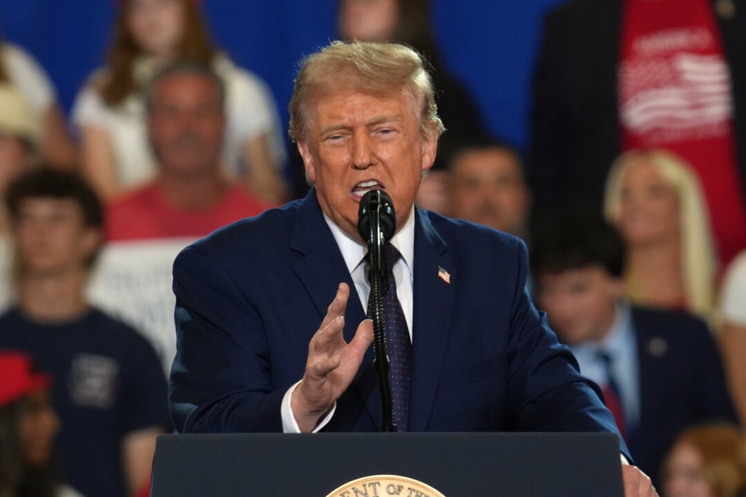 Trump Posthumously Awards ‘Man in the Red Bandana’ the Presidential Medal of Freedom