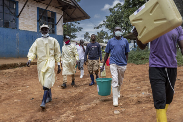 Scientists Rush to Produce New Ebola Vaccines
