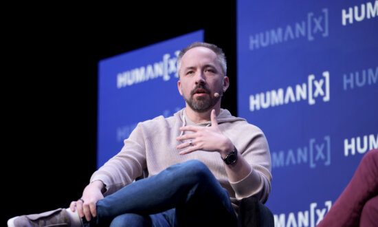 CEO of Cloud Storage Pioneer Dropbox to Step Down After 19 Years