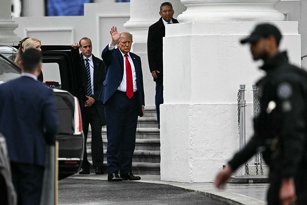 Trump Visits Walter Reed for Medical Exam; Alabama GOP-Favored Redistricting Plan Blocked