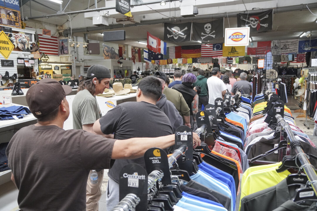 “American Patriotism Strong as Consumer Confidence Declines in May”