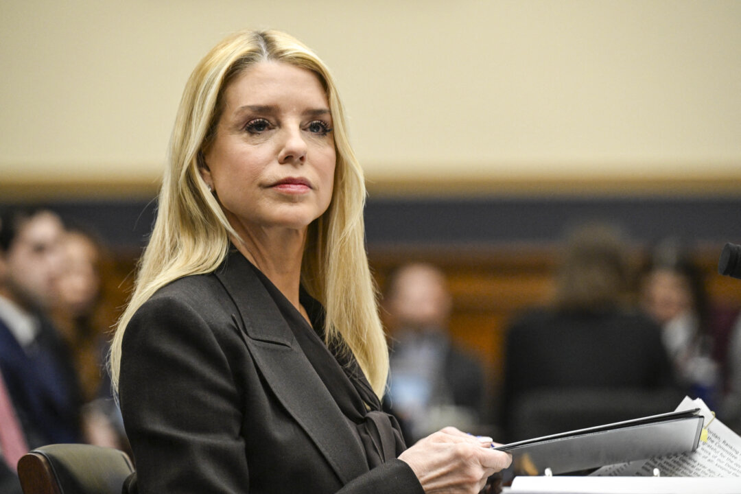 Conservative Patriot Pam Bondi Defeats Thyroid Cancer with Surgery