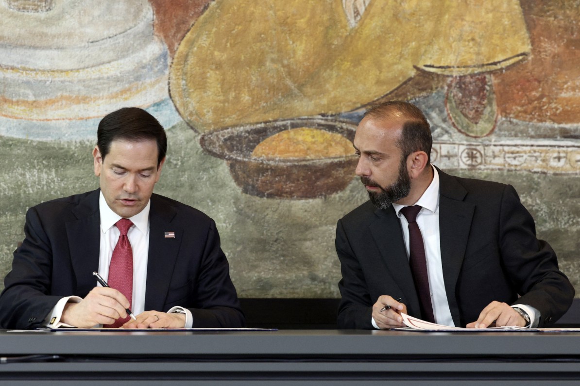 U.S. Secretary of State Marco Rubio (L) and Armenian Foreign Minister Ararat Mirzoyan (R) sign documents following their talks in Yerevan, Armenia, on May 26, 2026. (Hayk Baghdasaryan/Photolure via Reuters)