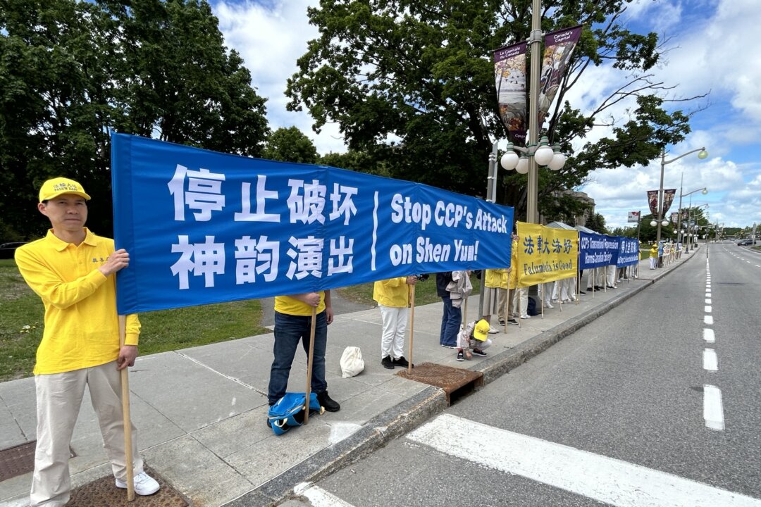 Cover image for Falun Gong Group Asks Anand to Raise Issue of Transnational Repression With Chinese Minister