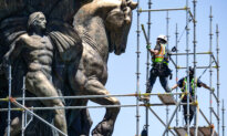 National Park Service to Regild Statues Near Lincoln Memorial