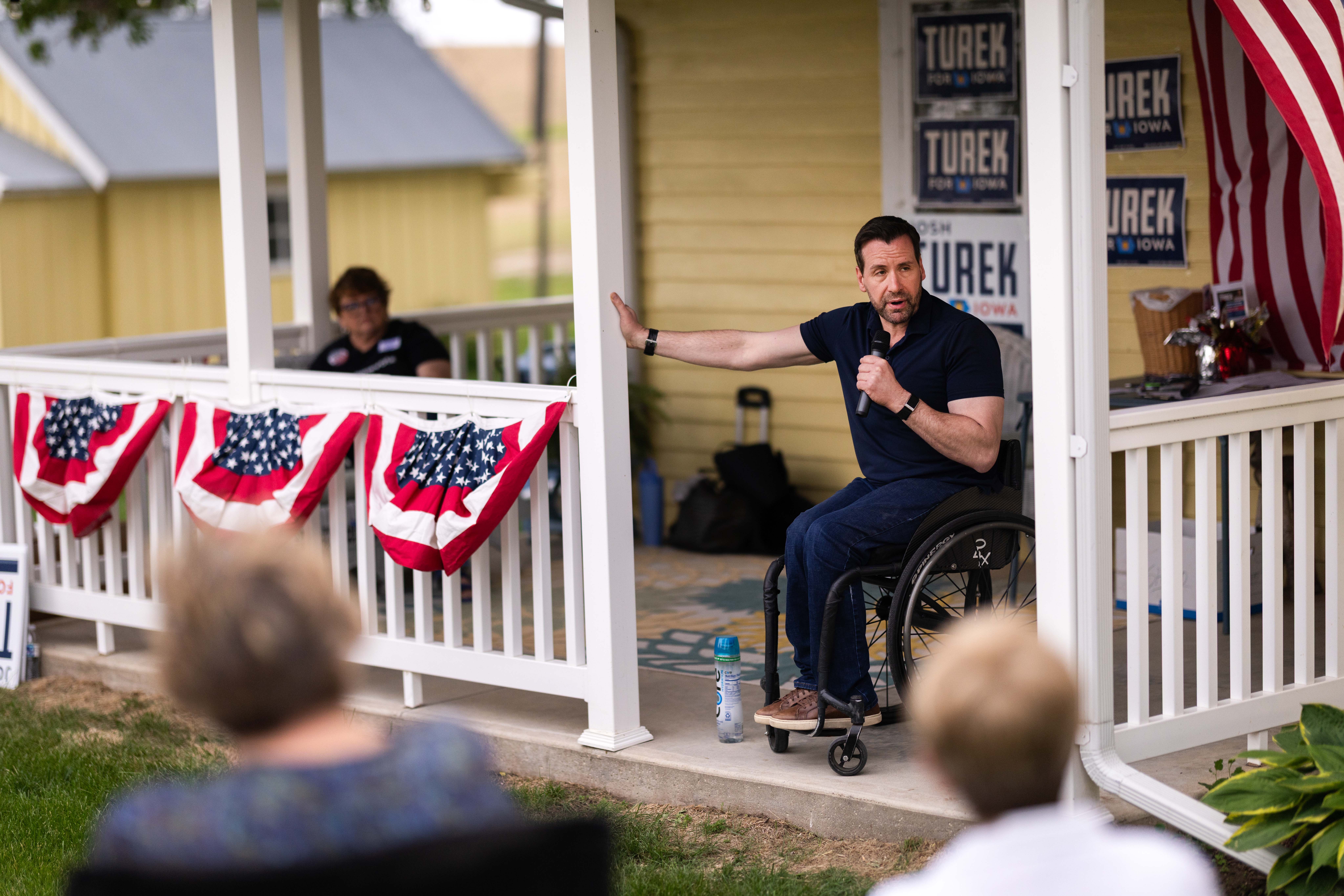 Political Candidates Crisscross Iowa To Campaign Ahead Of State Primary