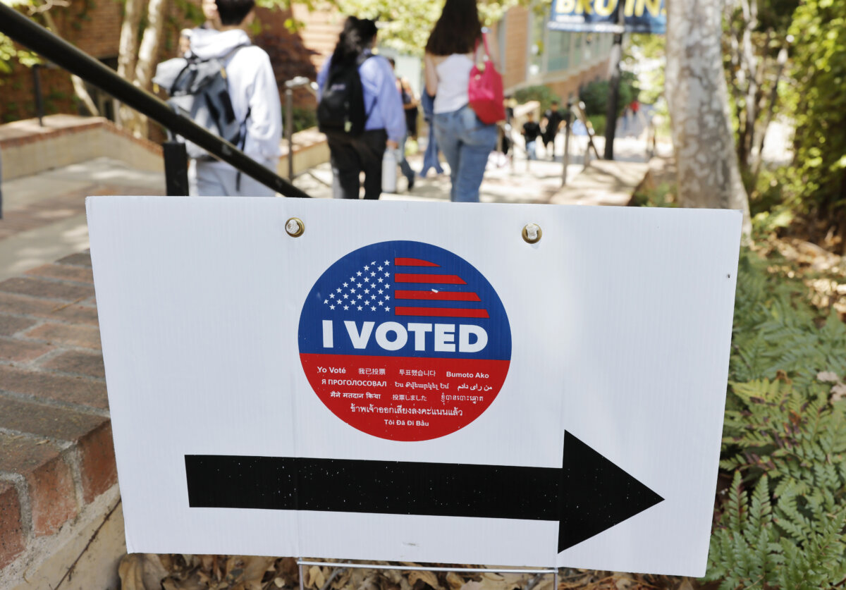 An "I Voted" sign points to a Vote Center in Los Angeles on June 1, 2026. (Mario Tama/Getty Images)