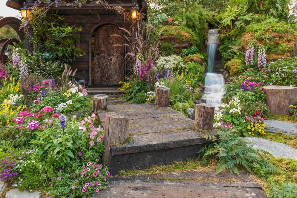 Read the descriptions of the gardens and ponds beforehand and figure out which ones best fit the size and style that you would like to see. (Lee Yiu Tung/Shutterstock)
