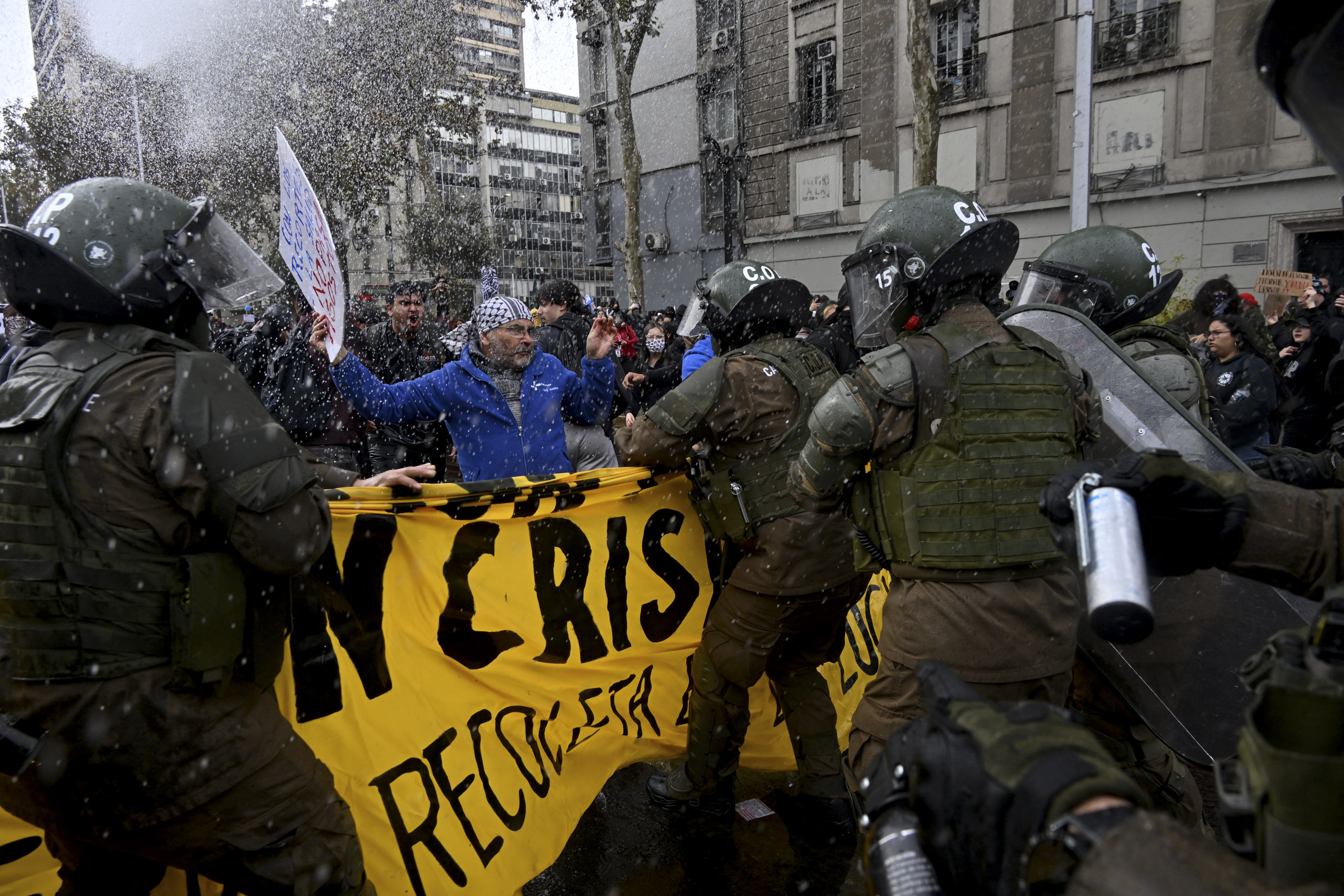 Day in Photos: Demonstration in Chile, Military Helicopter Crash, and Fire in India