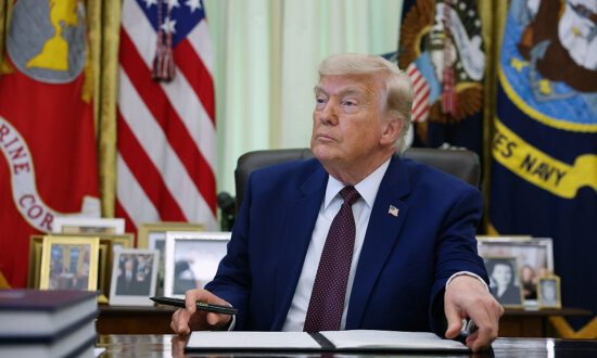 Trump Signs Executive Order Targeting Customs Fraud, Duty Evasion