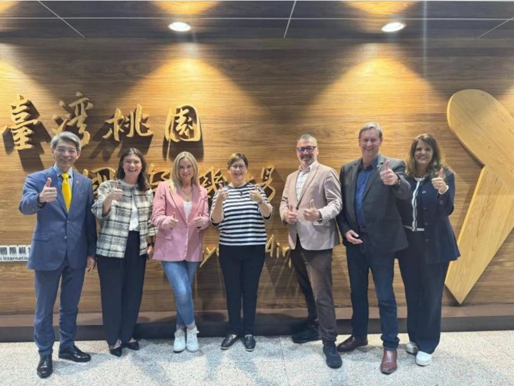 The four New Zealand MPs pictured in Taiwan. The delegation was led by National Party MP Maureen Pugh (third from left) and Labour Party MP Duncan Webb (third from right). Other participants were ACT Party MP Laura McClure (second from right) and NZ First Party MP David Wilson (second from left). (The Ministry of Foreign Affairs of the Republic of China)