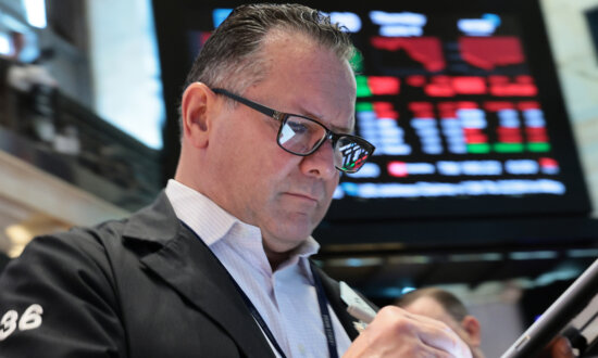 Wall Street Review: Techs Sell Off Amid Profit-Taking, Rising Bond Yields