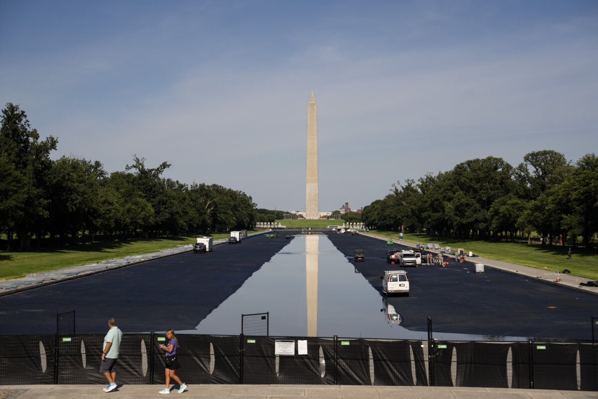 The Lincoln Memorial Reflecting Pool is refilled after it was repaired and repainting as part of President Donald Trump's “Make the District of Columbia Safe and Beautiful” initiative ahead of America's 250th anniversary in Washington on June 4, 2026. (Madalina Kilroy/The Epoch Times)